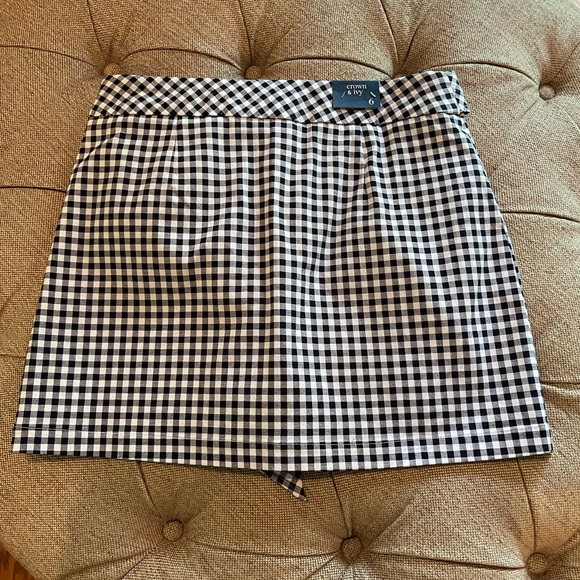 🎉HP🎉…Crown & Ivy Gingham Skort - Picture 3 of 8